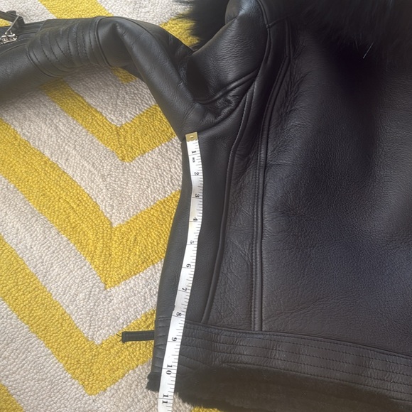 Stunning Leather Moto Jacket with Shearling and Fur - Picture 11 of 11